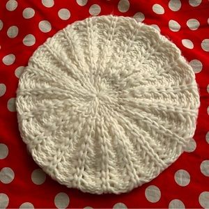 White chunky knit beret